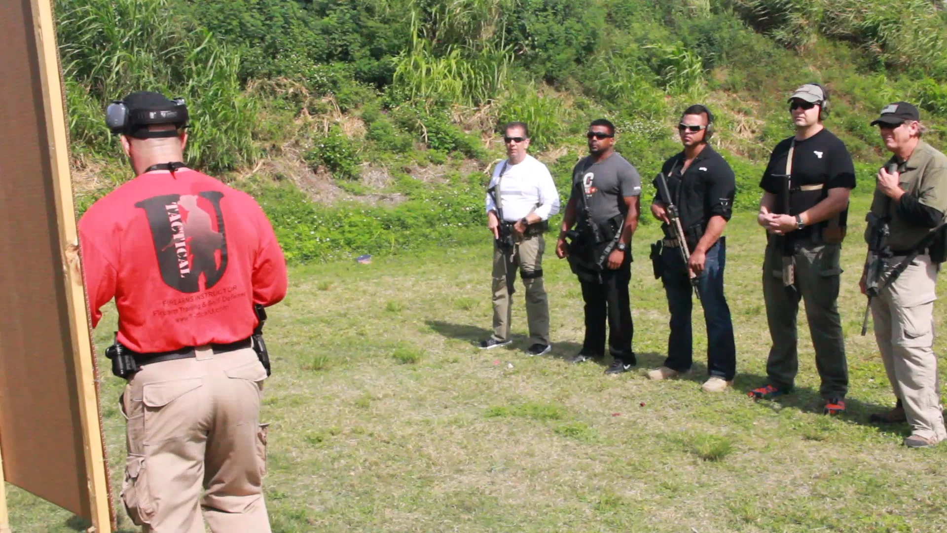 Stephen L. Cohen briefs a Tactical U group rifle class on a South Florida firing line